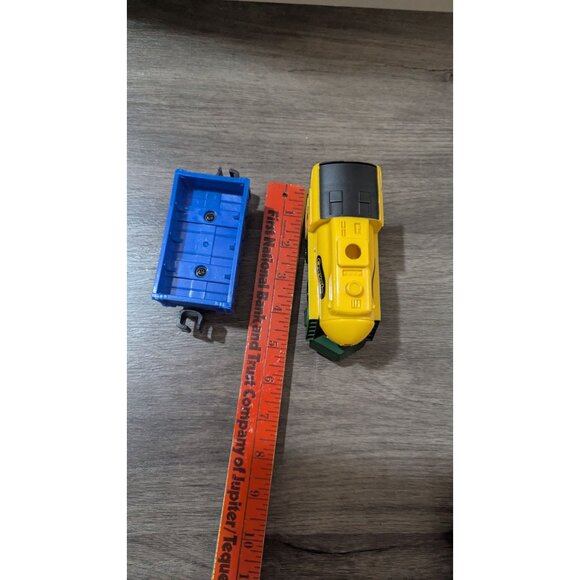 Lionel Crayola Imagination Express Train Set Engine Cargo Car Toy  2 track parts - Picture 11 of 15